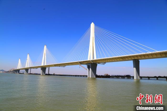 建設(shè)中的珠海金海特大橋?！∶蠎c虎 攝