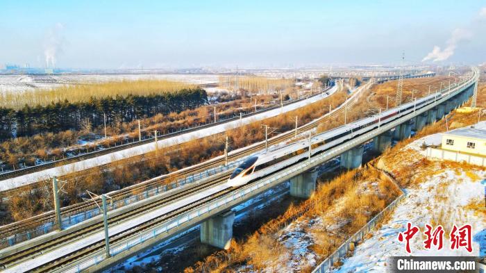 動(dòng)車組列車在運(yùn)行中?！」F提供