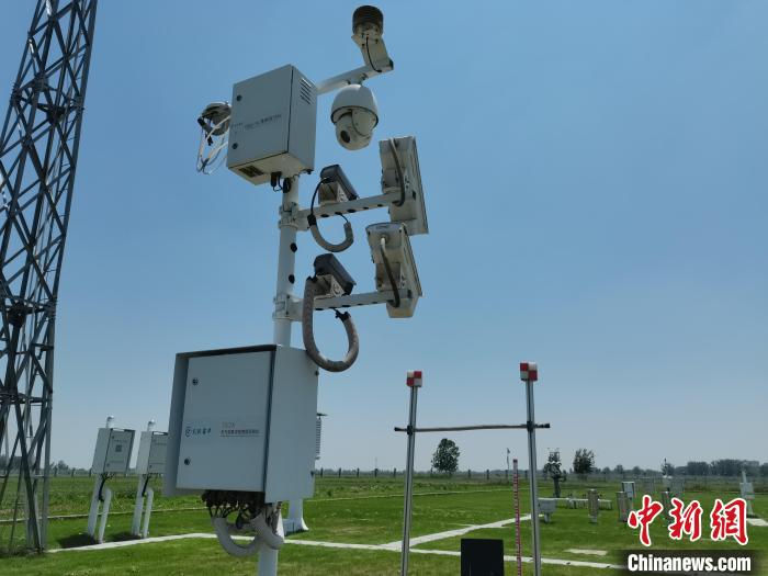 壽縣國(guó)家氣候觀象臺(tái)內(nèi)各種觀測(cè)設(shè)備?！侨?攝