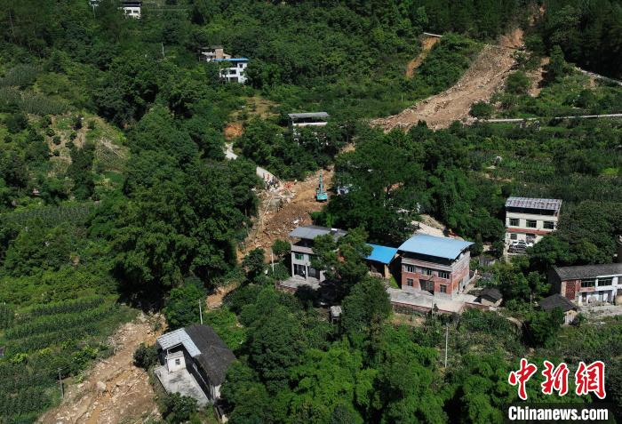 圖為航拍重慶萬州救援現(xiàn)場?！￡惓?攝