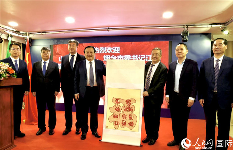 參加座談會的主要嘉賓合影留念。人民網(wǎng)記者宋亦然攝