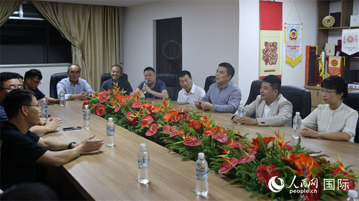 與會代表進行座談交流。（人民網(wǎng)記者  時元皓攝）