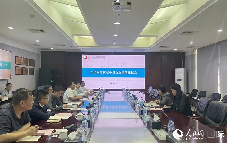 尼日利亞中國(guó)商會(huì)企業(yè)代表與人民網(wǎng)記者座談。