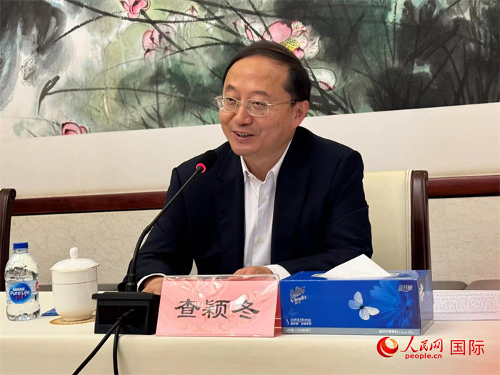 10月31日，蘇州市人民政府副市長查穎冬在第五屆中法文化論壇媒體吹風會上講話。（人民網(wǎng) 謝瑩攝）
