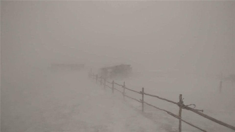 2023年11月4日，蒙古國部分省份發(fā)生暴風(fēng)雪天氣。蒙古國緊急情況總局官網(wǎng)圖片