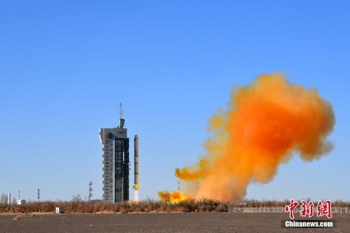 北京時(shí)間2023年11月16日11時(shí)55分，我國在酒泉衛(wèi)星發(fā)射中心使用長征二號(hào)丙運(yùn)載火箭，成功將新一代海洋水色觀測衛(wèi)星發(fā)射升空，衛(wèi)星順利進(jìn)入預(yù)定軌道，發(fā)射任務(wù)獲得圓滿成功。此次任務(wù)是長征系列運(yùn)載火箭第497次飛行。汪江波 攝