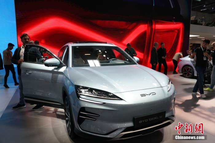 2023年德國國際汽車及智慧出行博覽會(IAA mobility)(亦簡稱慕尼黑國際車展)將于9月5日正式開幕。在9月4日舉行的媒體日，記者看到諸品牌紛紛攜“拳頭”產(chǎn)品亮相。圖為當(dāng)日比亞迪SEAL U在歐洲首秀。<a target='_blank' href='/'><p  align=