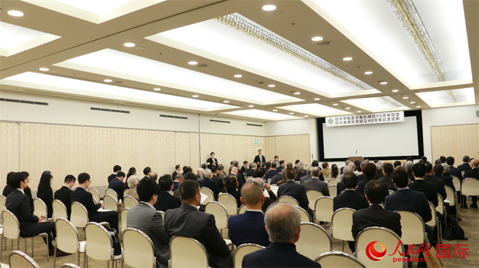 11日下午，紀(jì)念中日和平友好條約締結(jié)45周年暨日中友好會(huì)館成立40周年的慶?；顒?dòng)在東京舉辦。人民網(wǎng) 許可攝
