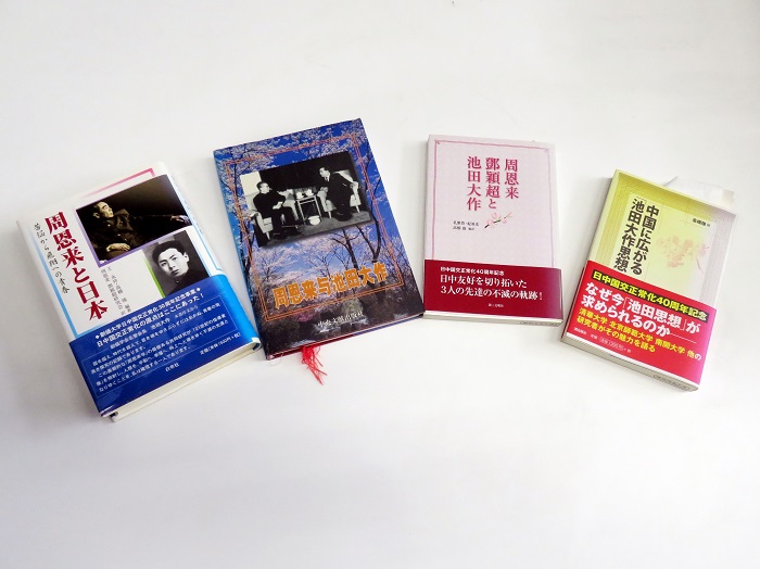 高橋強(qiáng)教授著有《周恩來(lái)與日本》、《周恩來(lái)與池田大作》等。（視頻截圖）