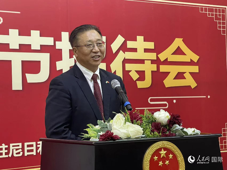 中國(guó)駐尼日利亞大使崔建春致辭。人民網(wǎng)記者 姜宣攝