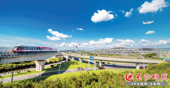 　　根據(jù)《實施意見》，長沙將建設(shè)聯(lián)通世界的航空樞紐，打造輻射全國的鐵路樞紐，深化綜合交通協(xié)調(diào)機(jī)制。    資料圖片
