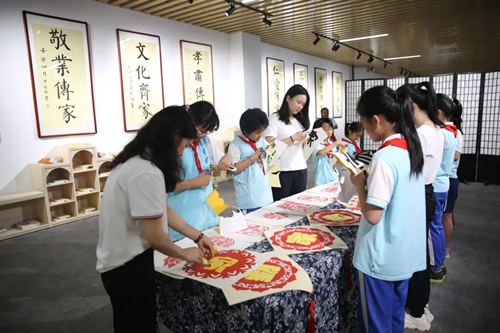 1、長沙市雨花區(qū)校園清廉家風館開館。受訪單位供圖
