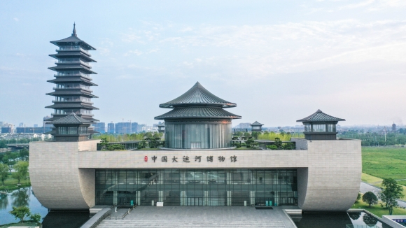  運(yùn)河畔的揚(yáng)州中國(guó)大運(yùn)河博物館。 齊立廣攝
