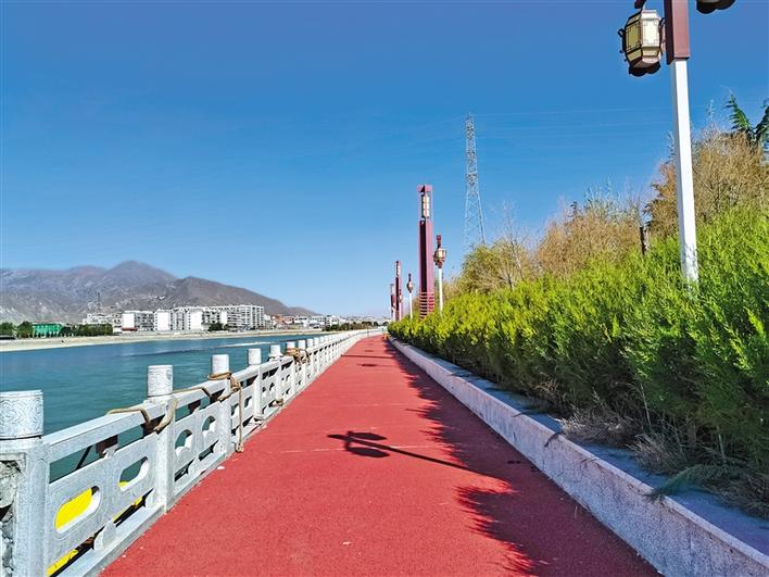 圖為濱河體育公園自行車車道。.jpg
