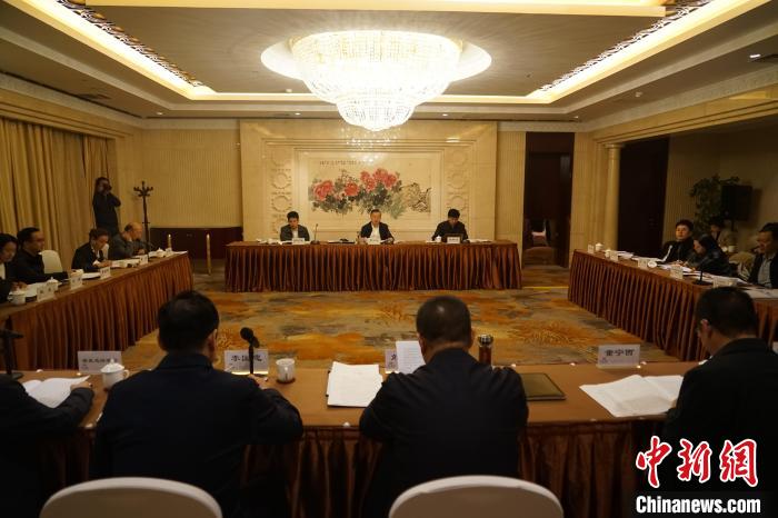 圖為座談會現(xiàn)場?！∨擞隄?攝