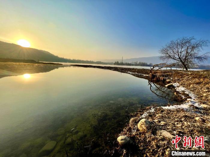 圖為青海省化隆縣黃河濕地景色?！±钣穹?攝