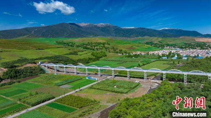 圖為引大濟湟西干渠的渡槽。(資料圖) 青海省水利廳 供圖