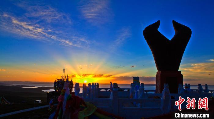 資料圖為果洛州境內(nèi)的黃河源頭牛頭碑?！」逯菸麄鞑抗﹫D