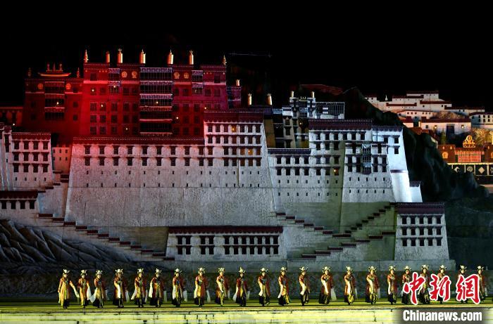 3月17日，西藏拉薩，《文成公主》大型史詩(shī)劇演出現(xiàn)場(chǎng)?！±盍?攝