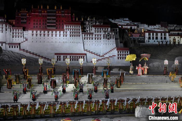 3月17日，西藏拉薩，《文成公主》大型史詩(shī)劇演出現(xiàn)場(chǎng)?！±盍?攝