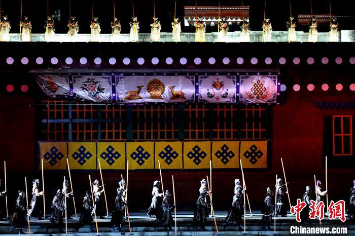 3月17日，西藏拉薩，《文成公主》大型史詩(shī)劇演出現(xiàn)場(chǎng)。　李林 攝