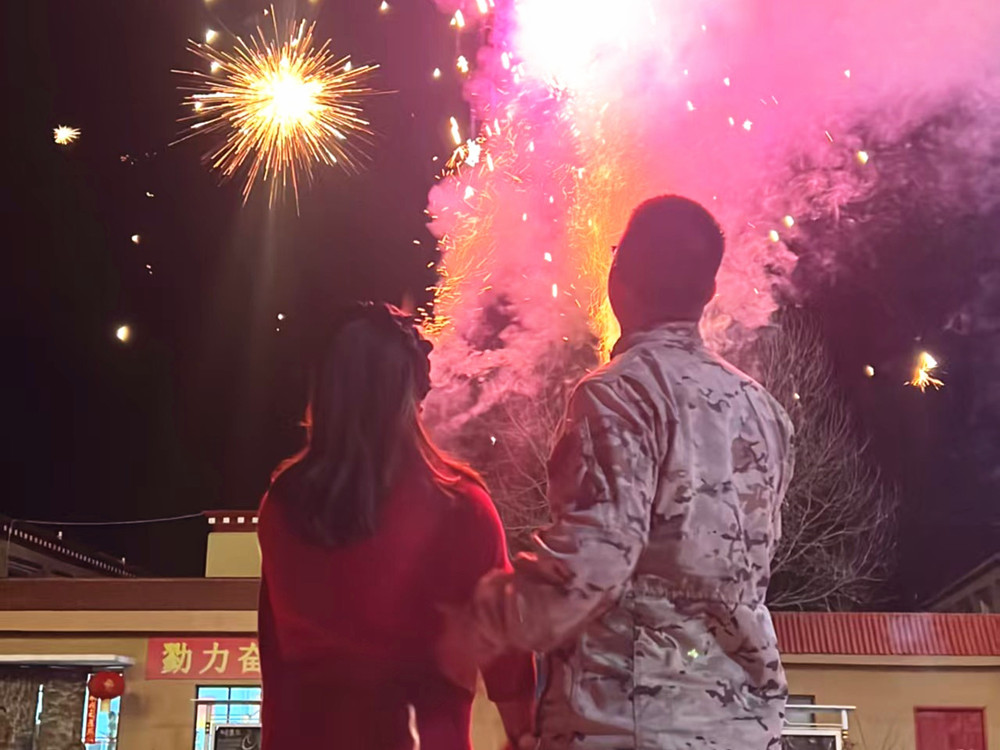 來隊(duì)家屬的溫馨瞬間?；粢綌z