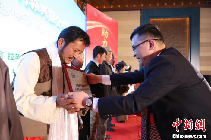 圖為拉薩市銀企對(duì)接洽談會(huì)現(xiàn)場(chǎng)。　格桑倫珠 攝