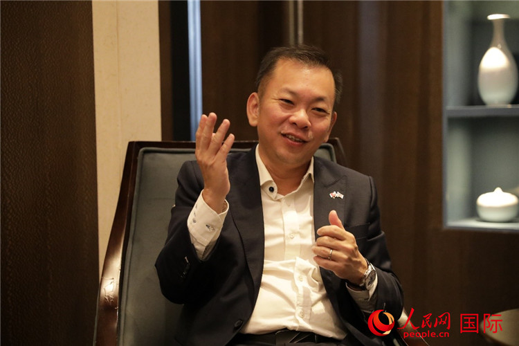 馬來西亞種植及原產(chǎn)業(yè)副部長(zhǎng)陳泓縑接受人民網(wǎng)專訪。人民網(wǎng) 王婧攝