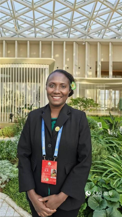 所羅門群島婦女、青年、兒童與家庭事務(wù)部新聞發(fā)言人尼祿·凡科莎接受人民網(wǎng)采訪。 人民網(wǎng) 吳詩敏攝