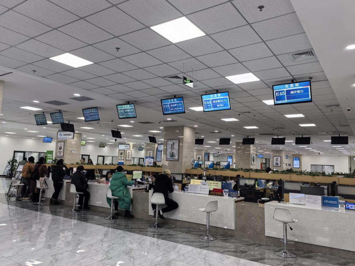 沈陽市蘇家屯區(qū)創(chuàng)新推出全程網(wǎng)辦、網(wǎng)上申辦+材料郵寄等多元辦理模式，打破傳統(tǒng)政務(wù)服務(wù)的時空限制。蘇家屯區(qū)委宣傳部供圖