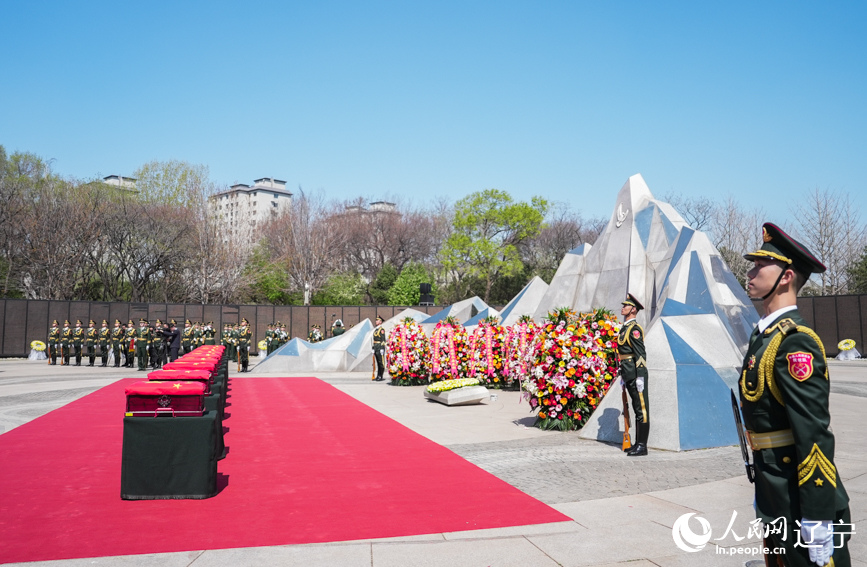 第十三批在韓中國人民志愿軍烈士安葬儀式現(xiàn)場。人民網(wǎng)記者 邱宇哲攝