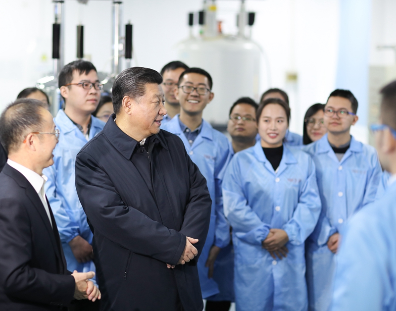 2019年1月17日，習(xí)近平在天津南開大學(xué)元素有機化學(xué)國家重點實驗室同師生親切交流。