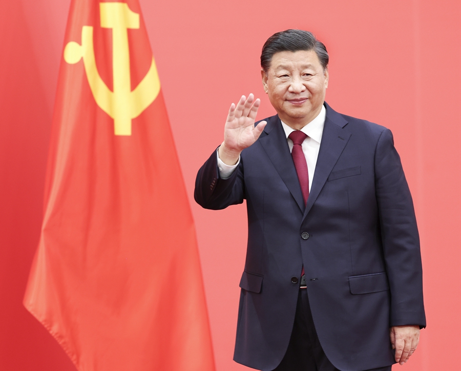 2022年10月23日，習(xí)近平在北京人民大會(huì)堂同采訪中共二十大的中外記者親切見(jiàn)面。