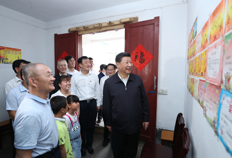2019年5月20日，習(xí)近平總書記在江西省贛州市于都縣梓山鎮(zhèn)潭頭村看望村民孫觀發(fā)一家人。