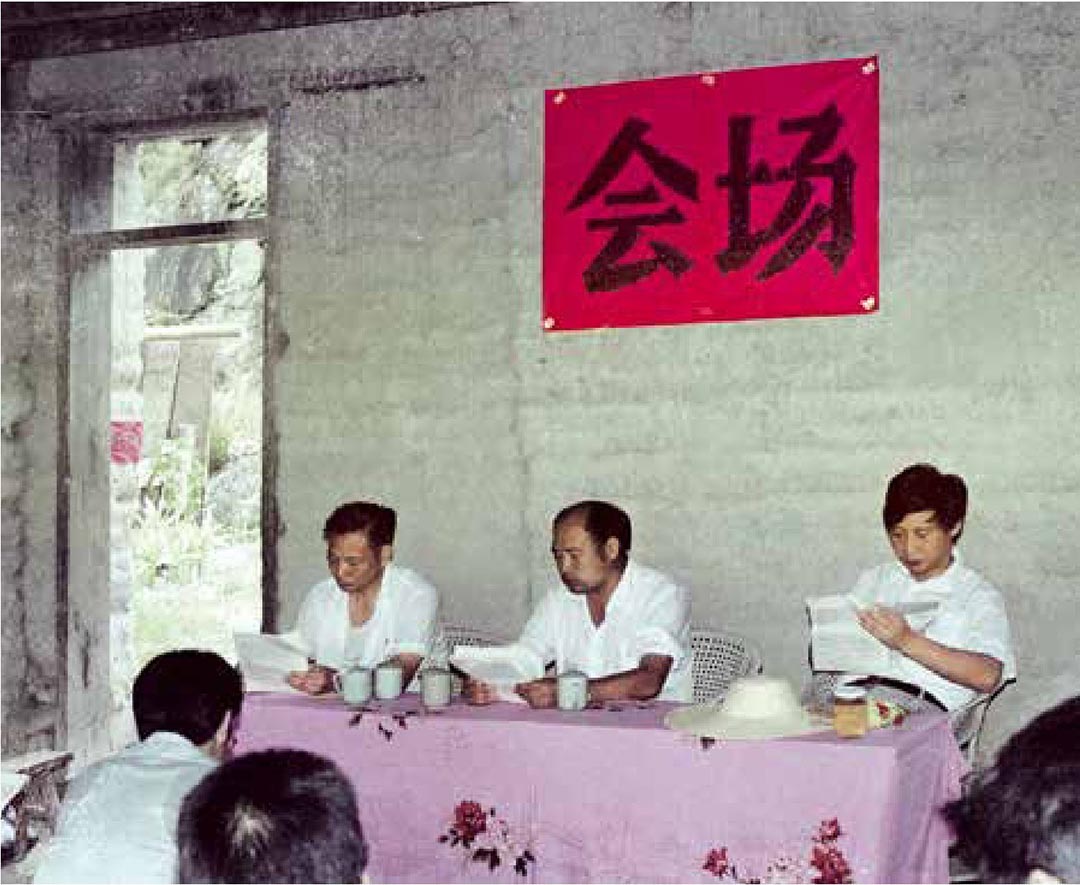 1989年7月，習(xí)近平在壽寧縣下黨鄉(xiāng)召開現(xiàn)場辦公會。