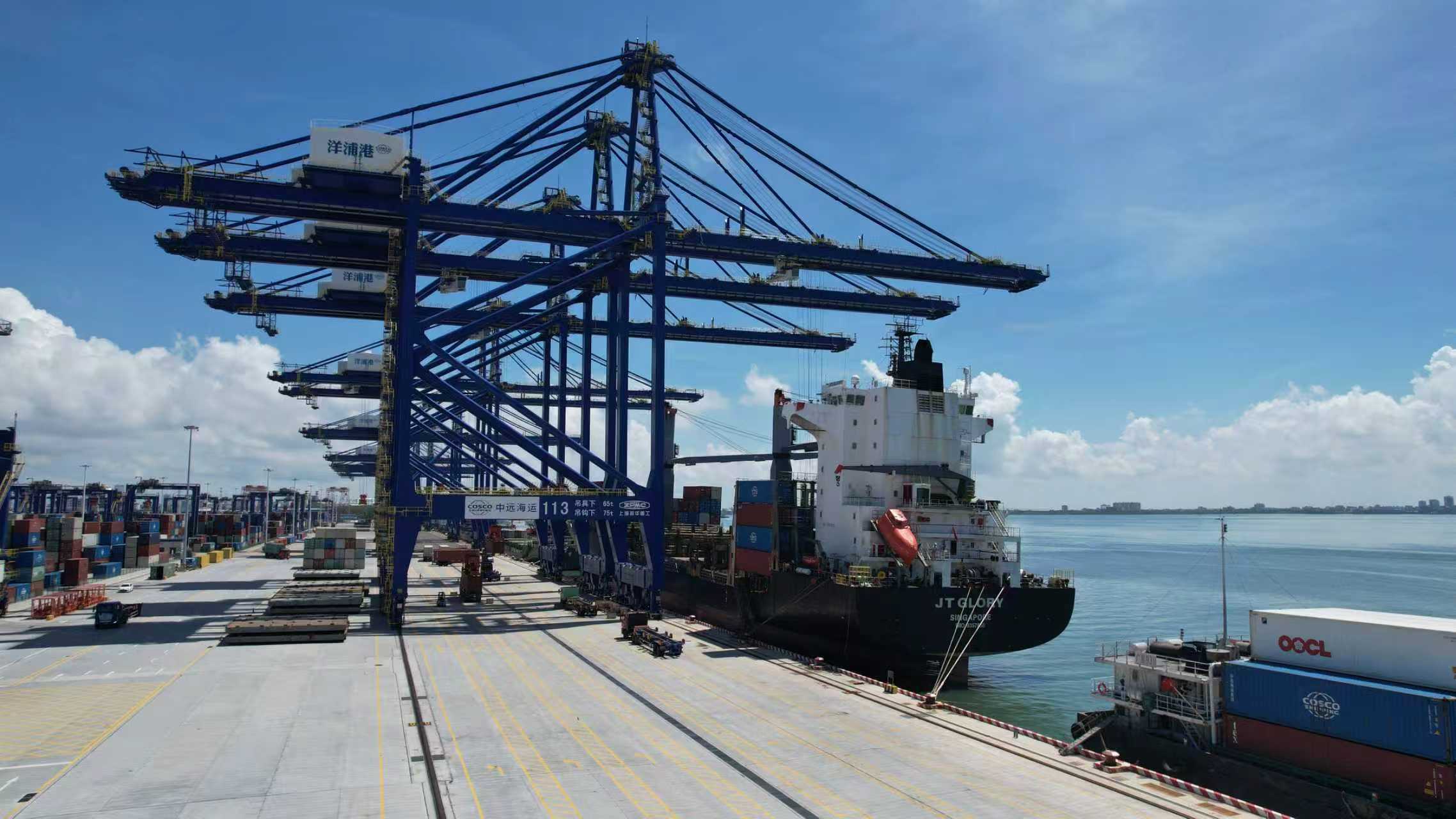 海南洋浦國際集裝箱碼頭。人民網(wǎng)記者 孟凡盛攝