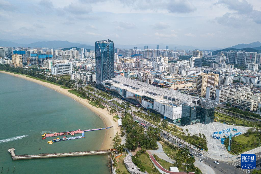 海南自貿(mào)港重點(diǎn)園區(qū)——三亞中央商務(wù)區(qū)（無人機(jī)照片，11月1日攝）。新華社記者 蒲曉旭攝