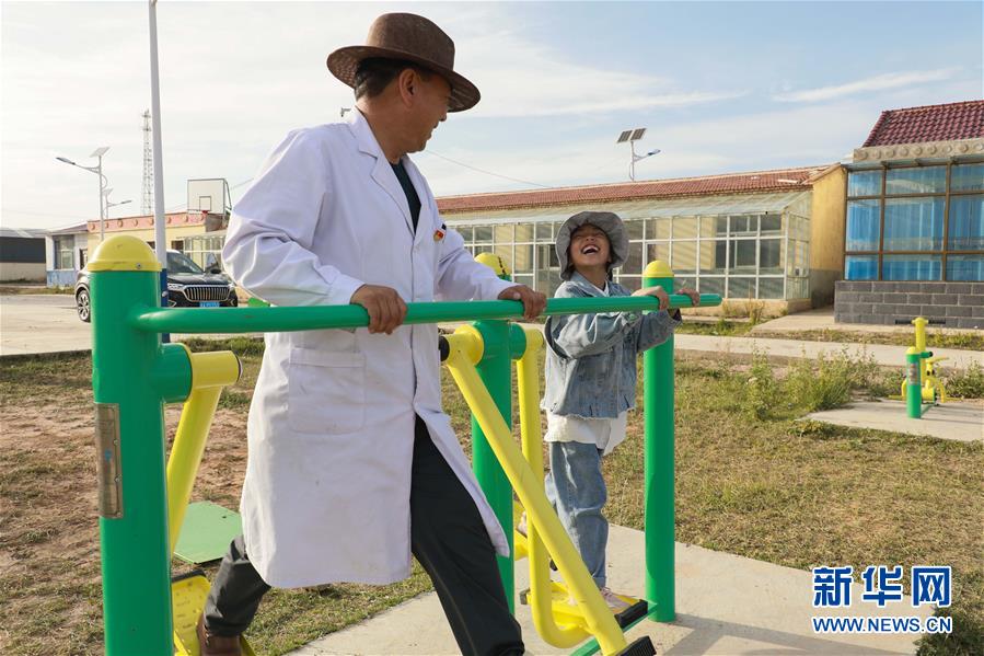 (圖文互動(dòng))(6)村醫(yī)斗拉加的堅(jiān)守