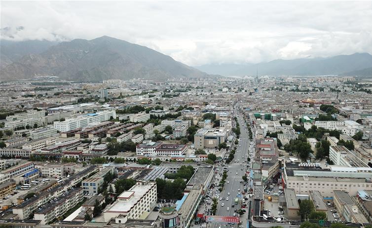 8??10日無(wú)人機(jī)拍攝的拉薩城市一景???新華社記??? 王益?? ??.jpg