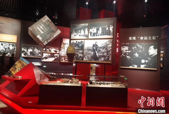 圖為紀(jì)念館內(nèi)部一角?！《∮衩?攝