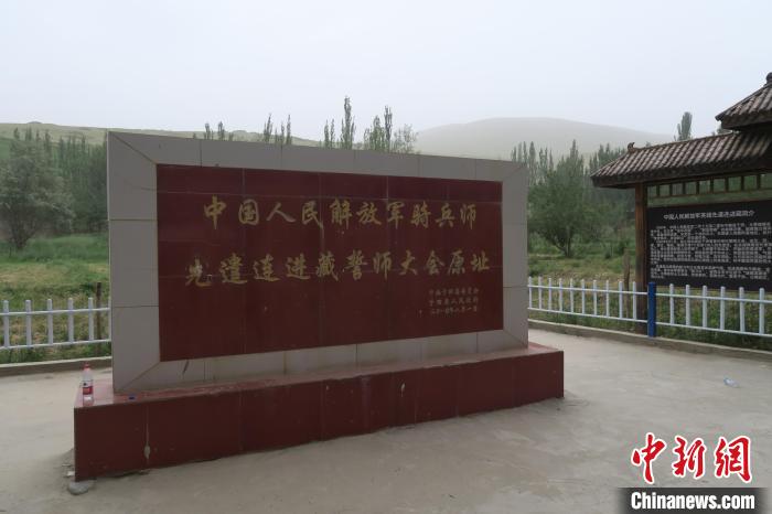 圖為進(jìn)藏先遣英雄連誓師地原址?！畛坛?攝