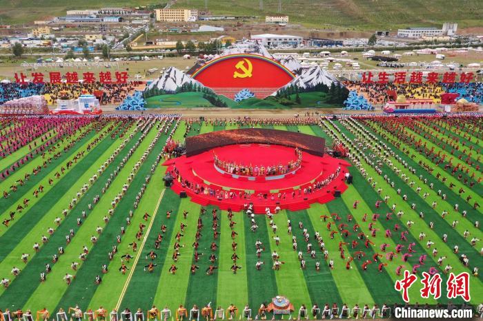 圖為玉樹藏族自治州成立70周年慶祝大會(huì)現(xiàn)場(chǎng)?！●R銘言 攝