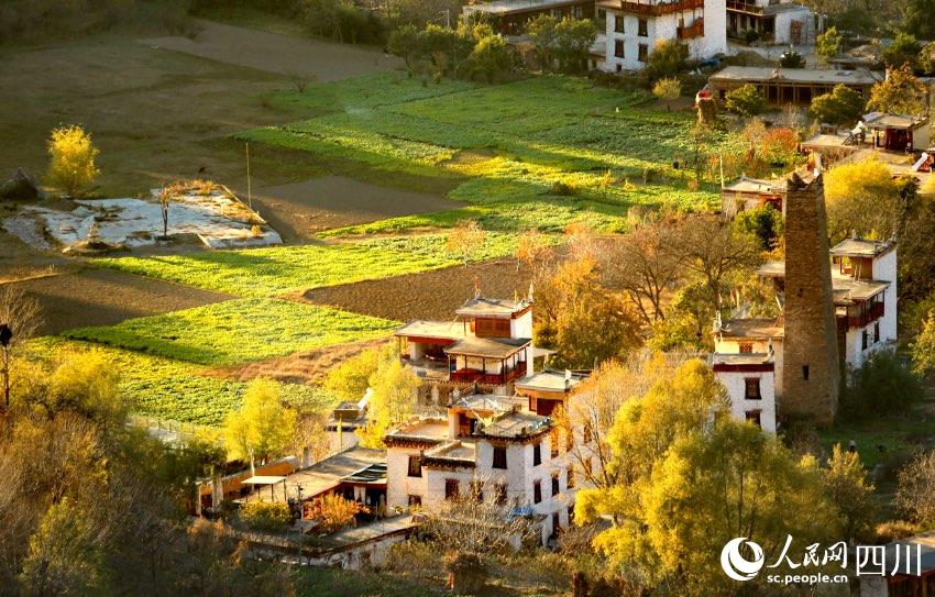 丹巴美景。李永安攝