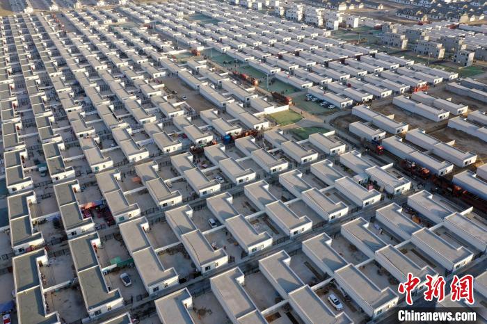 圖為蘭州新區(qū)移民安置區(qū)。　丁凱 攝