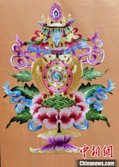 圖為藏繡作品。　祁增蓓 攝