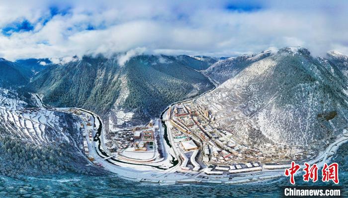 壤塘的雪后美景?！∪捞量h融媒體中心供圖