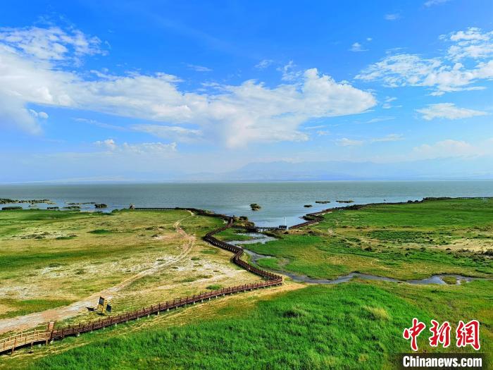 圖為航拍都蘭湖國家濕地公園。　祁增蓓 攝