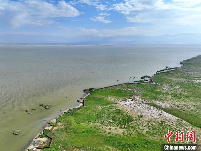 圖為航拍都蘭湖國家濕地公園?！∑钤鲚?攝