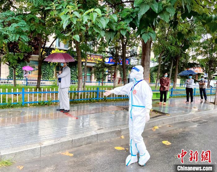 高原小城青海尖扎抗疫見聞：柔肩亦可擔重任，夫妻檔聞令而動