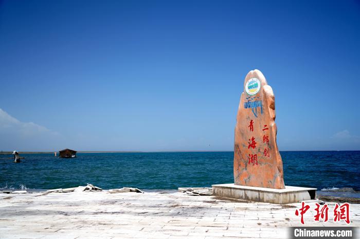 圖為青海湖景區(qū)一角?！O睿 攝